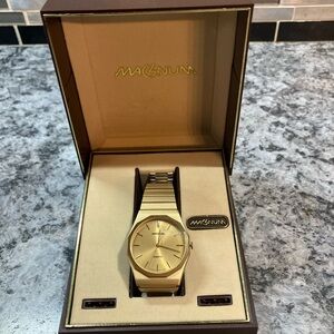 Vintage Magnum Quartz Mens Wrist Watch Y131-701B New!